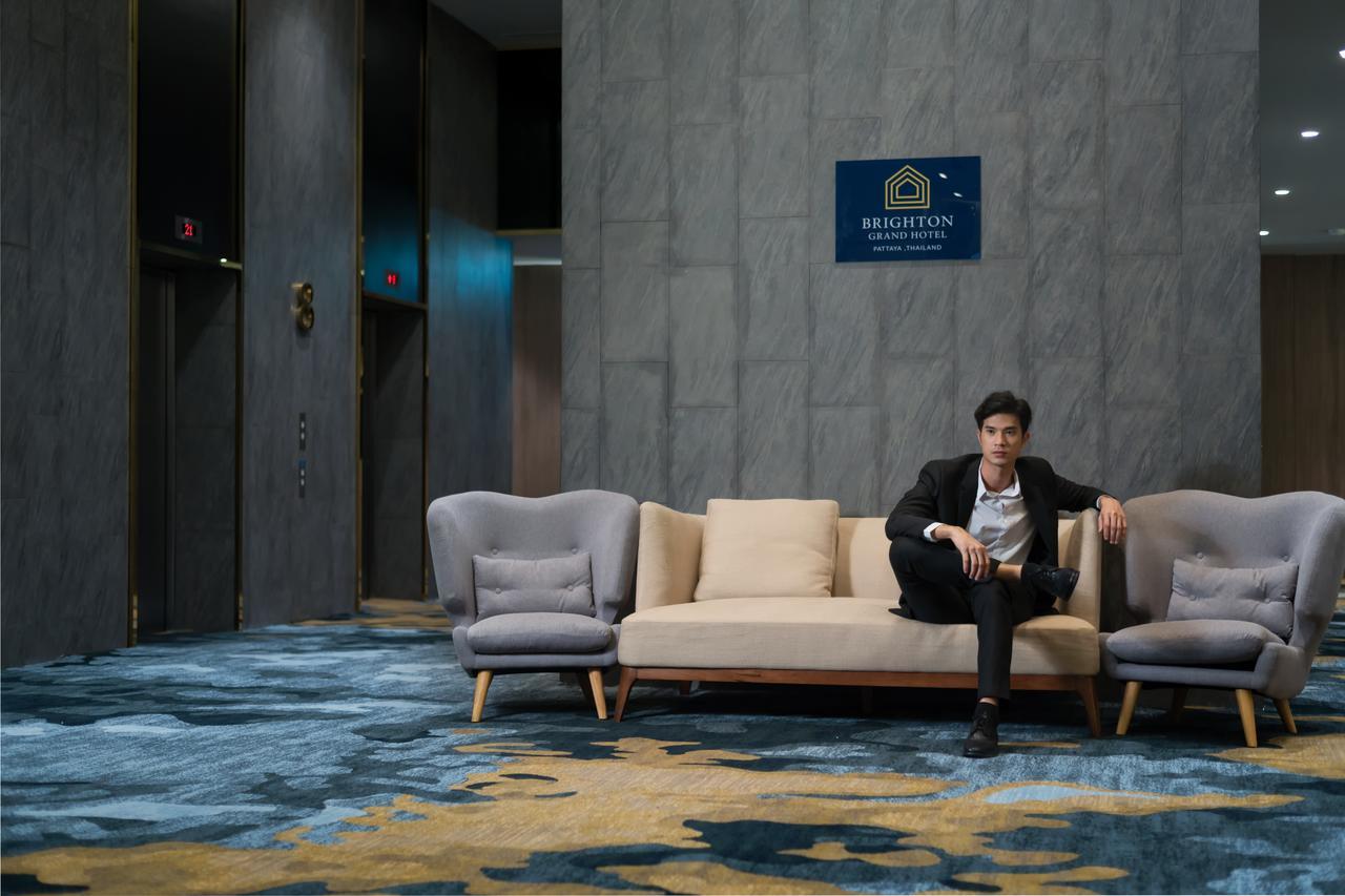 Brighton Grand Hotel Pattaya - Sha Extra Plus Exterior foto A hotel butler